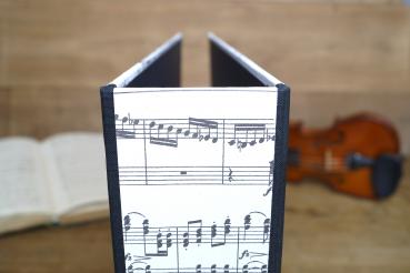 Stable A4 folder with music motif and black linen edges for filing and sorting